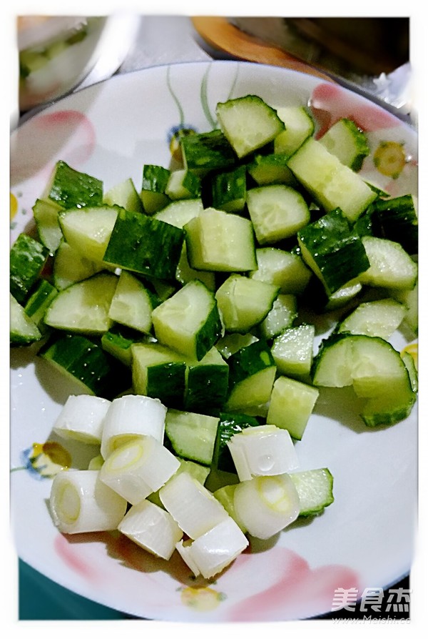 醬爆雞丁的做法-家常味炒菜譜-易網(wǎng)健康養(yǎng)生網(wǎng) 醬爆雞丁的做法-家常味炒菜譜