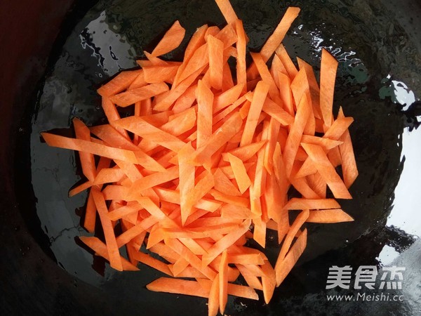 佛手瓜炒豆干紅蘿卜的做法-咸鮮味炒菜譜-易網健康養生網 佛手瓜炒豆干紅蘿卜的做法-咸鮮味炒菜譜