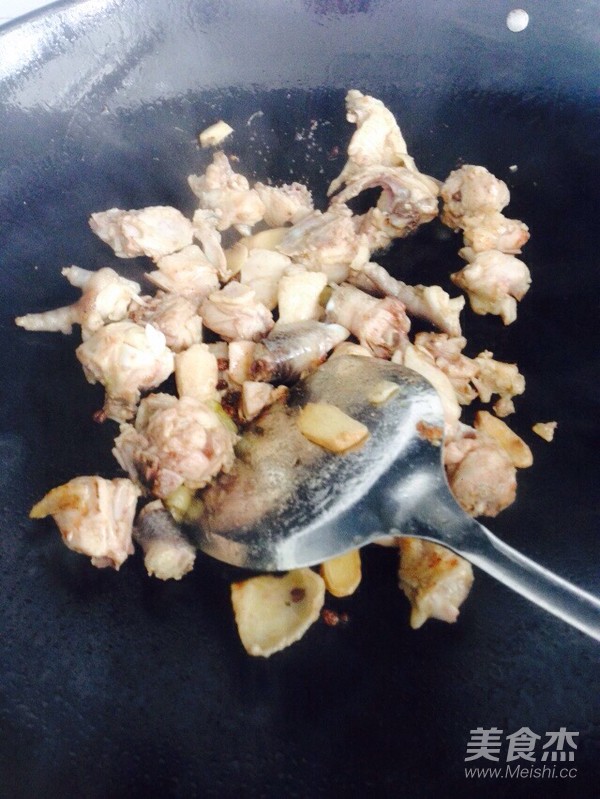 香菇炒雞的做法-家常味炒菜譜-易網(wǎng)健康養(yǎng)生網(wǎng) 香菇炒雞的做法-家常味炒菜譜