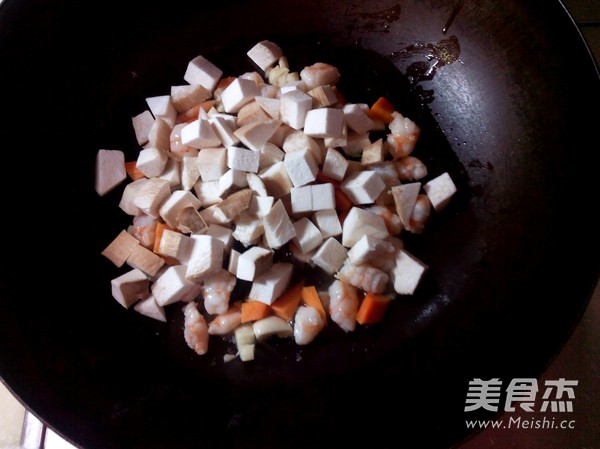 青蔬炒海鮮的做法-家常味炒菜譜-易網(wǎng)健康養(yǎng)生網(wǎng) 青蔬炒海鮮的做法-家常味炒菜譜