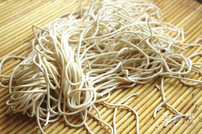 雞絲涼面的做法-家常味拌菜譜-易網健康養生網 雞絲涼面的做法-家常味拌菜譜