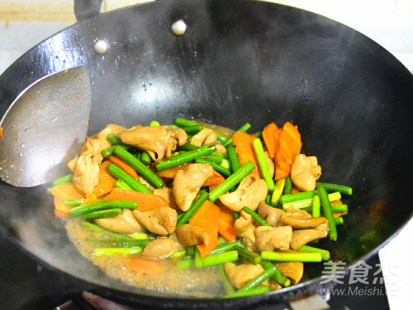 色佳味美的快手菜—蒜薹溜肥腸的做法-咸鮮味炒菜譜-易網健康養生網 色佳味美的快手菜—蒜薹溜肥腸的做法-咸鮮味炒菜譜