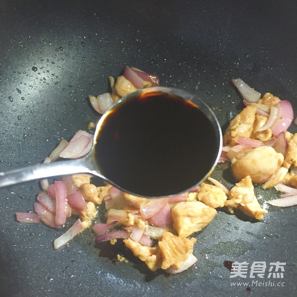 南瓜雞肉燜飯的做法-家常味燜菜譜-易網健康養生網 南瓜雞肉燜飯的做法-家常味燜菜譜