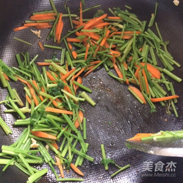 芹菜炒雞絲的做法-家常味炒菜譜-易網(wǎng)健康養(yǎng)生網(wǎng) 芹菜炒雞絲的做法-家常味炒菜譜