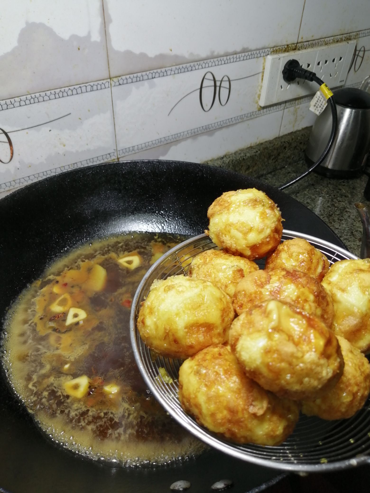 簡單的虎皮雞蛋的做法-家常味炸菜譜-易網健康養生網 簡單的虎皮雞蛋的做法-家常味炸菜譜