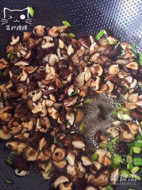 香菇雞肉炸醬面的做法-家常味炸菜譜-易網(wǎng)健康養(yǎng)生網(wǎng) 香菇雞肉炸醬面的做法-家常味炸菜譜