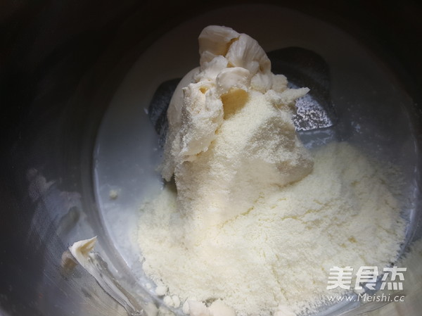 乳酪肉松包的做法-咸鮮味烘焙菜譜