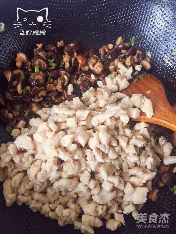 香菇雞肉炸醬面的做法-家常味炸菜譜-易網(wǎng)健康養(yǎng)生網(wǎng) 香菇雞肉炸醬面的做法-家常味炸菜譜