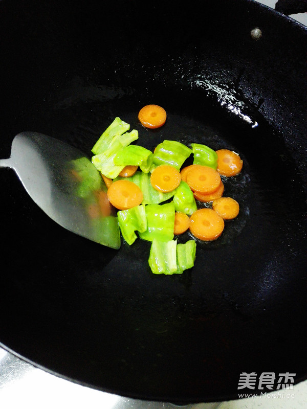 胡蘿卜雞肉面條的做法-家常味煮菜譜-易網健康養生網 胡蘿卜雞肉面條的做法-家常味煮菜譜