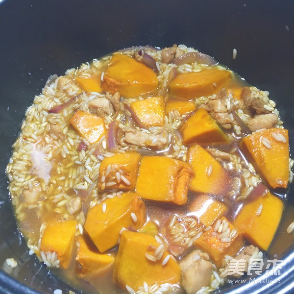 南瓜雞肉燜飯的做法-家常味燜菜譜-易網健康養生網 南瓜雞肉燜飯的做法-家常味燜菜譜