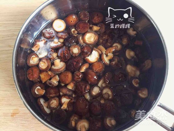 香菇雞肉炸醬面的做法-家常味炸菜譜-易網(wǎng)<a href=http://www.jsjjzhkt.cn/ target=_blank class=infotextkey>健康養(yǎng)生</a>網(wǎng) 香菇雞肉炸醬面的做法-家常味炸菜譜