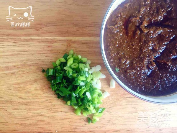 香菇雞肉炸醬面的做法-家常味炸菜譜-易網(wǎng)健康養(yǎng)生網(wǎng) 香菇雞肉炸醬面的做法-家常味炸菜譜