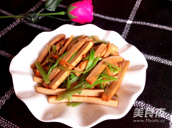 芹菜炒豆干的做法-家常味炒菜譜