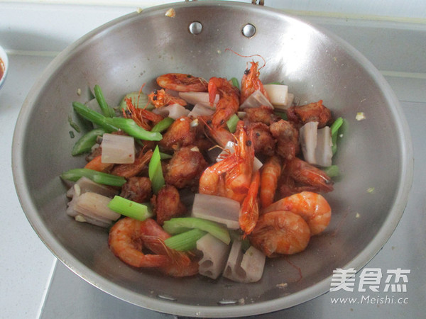 干鍋雞翅蝦的做法-香辣味燒菜譜-易網健康養生網 干鍋雞翅蝦的做法-香辣味燒菜譜