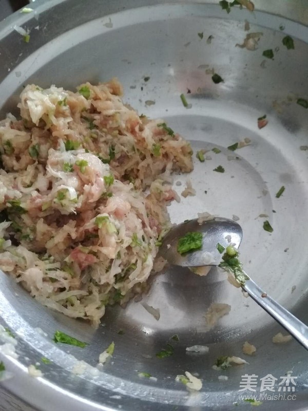 白蘿卜大肉蒸餃的做法-家常味蒸菜譜
