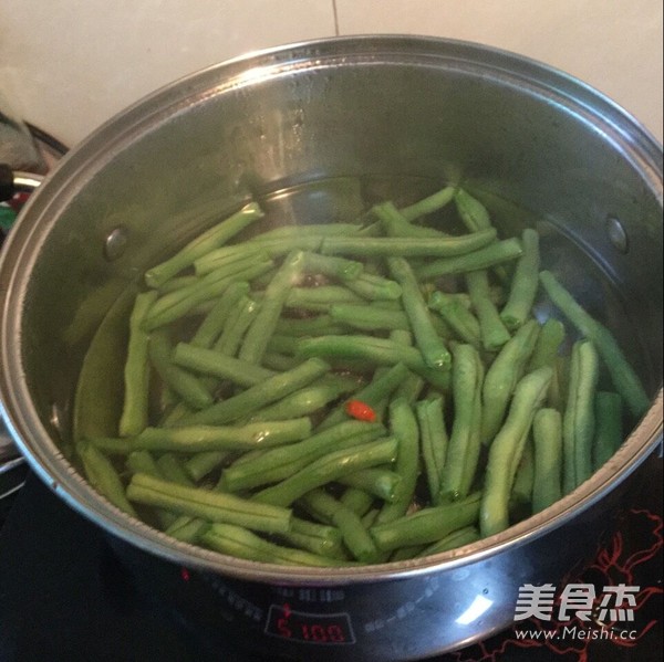肉絲炒四季豆的做法-咸鮮味炒菜譜-易網健康養生網 肉絲炒四季豆的做法-咸鮮味炒菜譜