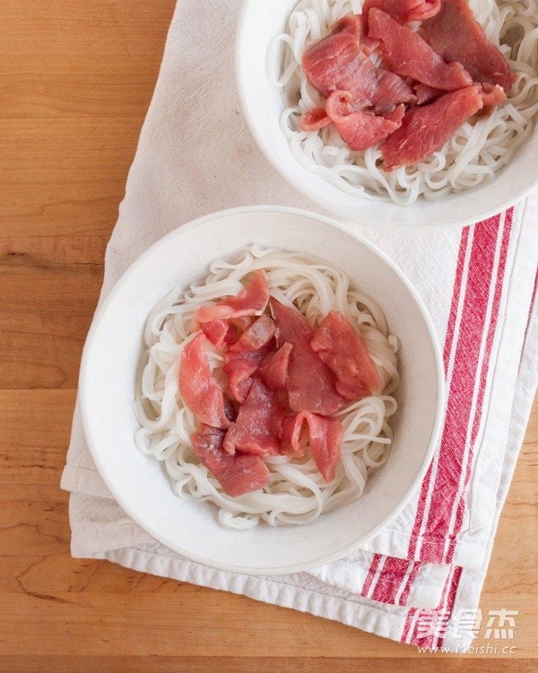 越南牛肉河粉的做法-咸鮮味其它工藝菜譜-易網(wǎng)健康養(yǎng)生網(wǎng) 越南牛肉河粉的做法-咸鮮味其它工藝菜譜