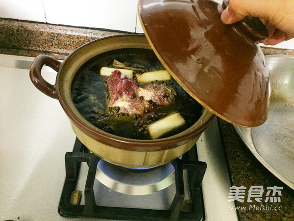 香鹵牛肉的做法-五香味鹵菜譜