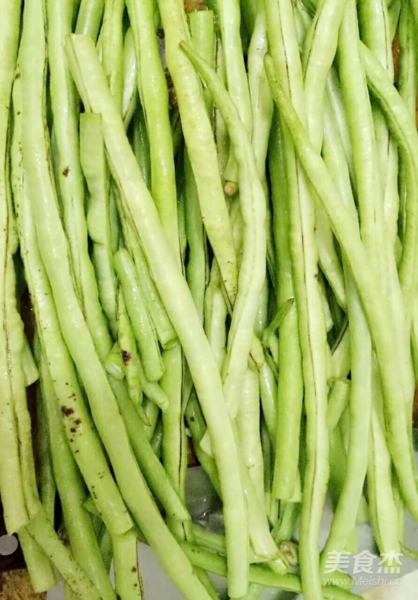 清炒豆角的做法-家常味炒菜譜-易網<a href=http://www.jsjjzhkt.cn/ target=_blank class=infotextkey>健康養生</a>網 清炒豆角的做法-家常味炒菜譜