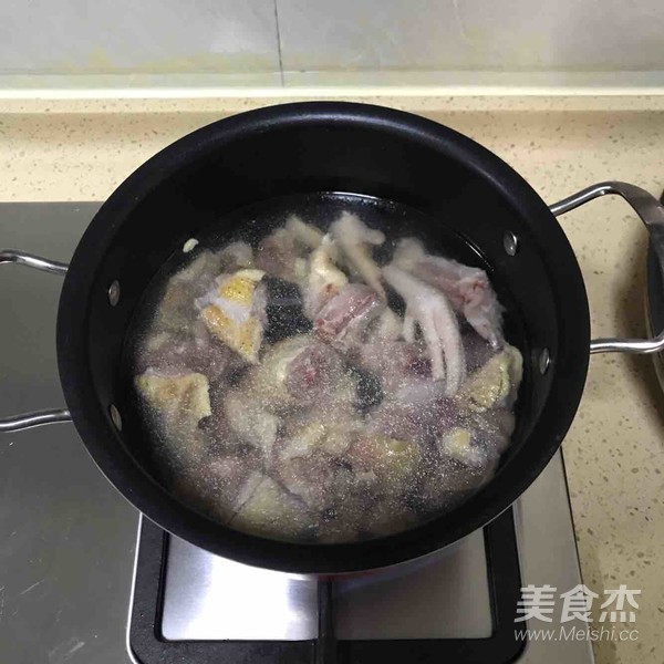 小雞燉蘑菇的做法-家常味燒菜譜-易網(wǎng)健康養(yǎng)生網(wǎng) 小雞燉蘑菇的做法-家常味燒菜譜