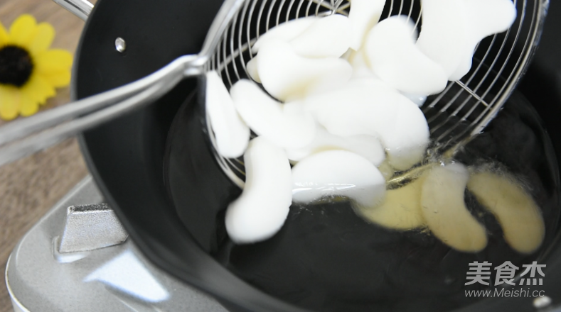 避風塘炒年糕的做法-麻辣味炒菜譜-易網健康養生網 避風塘炒年糕的做法-麻辣味炒菜譜