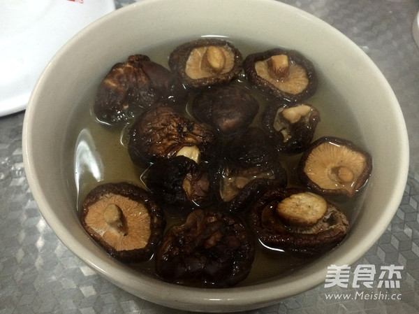 香菇雞湯的做法-咸鮮味燉菜譜-易網健康養生網 香菇雞湯的做法-咸鮮味燉菜譜