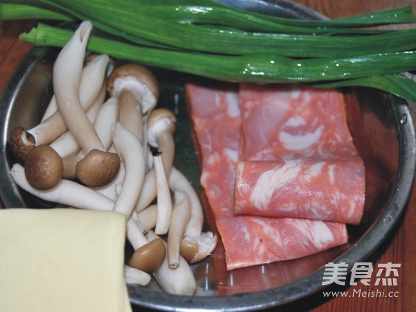 百葉培根菌菇卷的做法-咸鮮味蒸菜譜-易網<a href=http://www.jsjjzhkt.cn/ target=_blank class=infotextkey>健康養(yǎng)生</a>網 百葉培根菌菇卷的做法-咸鮮味蒸菜譜