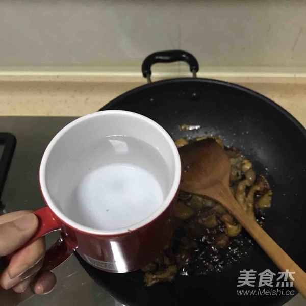 小雞燉蘑菇的做法-家常味燒菜譜-易網(wǎng)健康養(yǎng)生網(wǎng) 小雞燉蘑菇的做法-家常味燒菜譜