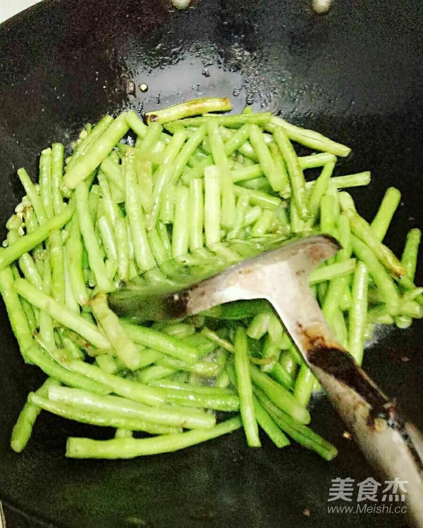 清炒豆角的做法-家常味炒菜譜-易網健康養生網 清炒豆角的做法-家常味炒菜譜