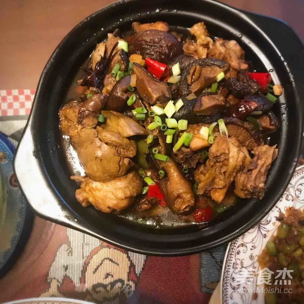 小雞燉蘑菇的做法-家常味燒菜譜