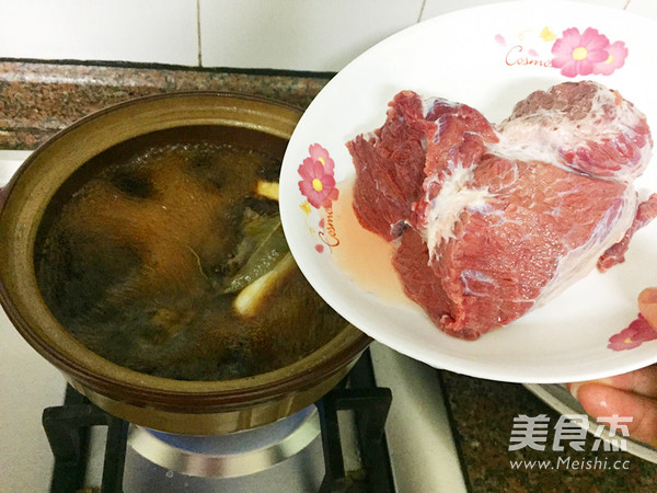 香鹵牛肉的做法-五香味鹵菜譜