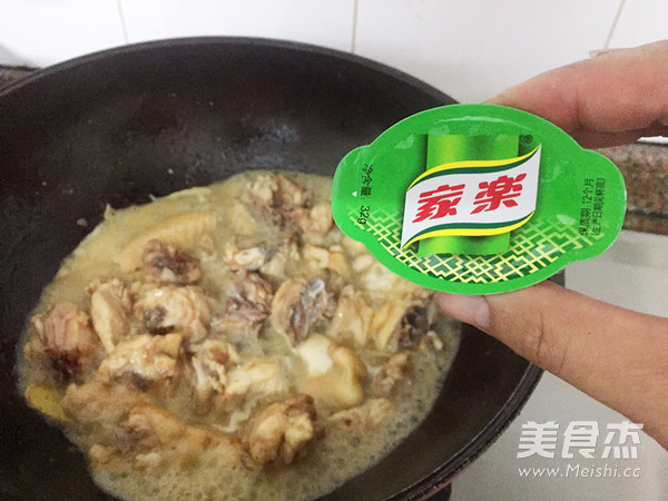 大閘蟹燜滑雞的做法-家常味燜菜譜-易網(wǎng)健康養(yǎng)生網(wǎng) 大閘蟹燜滑雞的做法-家常味燜菜譜