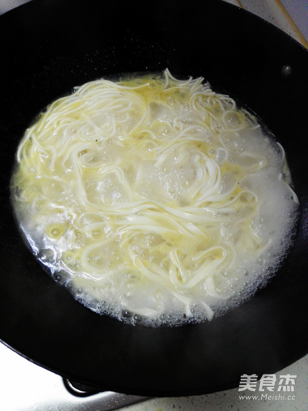 胡蘿卜雞肉面條的做法-家常味煮菜譜-易網健康養生網 胡蘿卜雞肉面條的做法-家常味煮菜譜