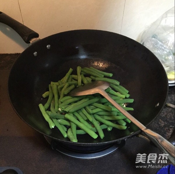 肉絲炒四季豆的做法-咸鮮味炒菜譜-易網健康養生網 肉絲炒四季豆的做法-咸鮮味炒菜譜