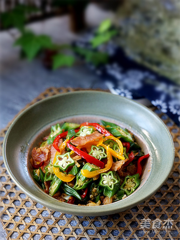 培根炒秋葵的做法-家常味炒菜譜