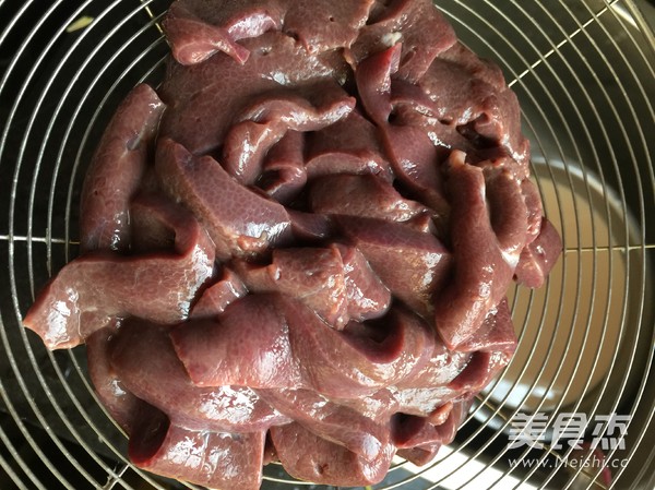 火爆豬肝的做法-香辣味炒菜譜