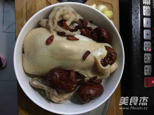 燉童子雞湯的做法-咸鮮味燉菜譜-易網健康養生網 燉童子雞湯的做法-咸鮮味燉菜譜