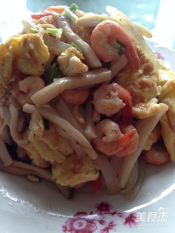 雞蛋菌菇蝦仁的做法-咸鮮味炒菜譜-易網健康養生網 雞蛋菌菇蝦仁的做法-咸鮮味炒菜譜