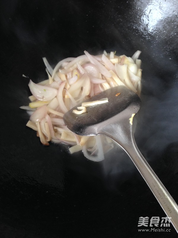 雞蛋菌菇蝦仁的做法-咸鮮味炒菜譜-易網健康養生網 雞蛋菌菇蝦仁的做法-咸鮮味炒菜譜