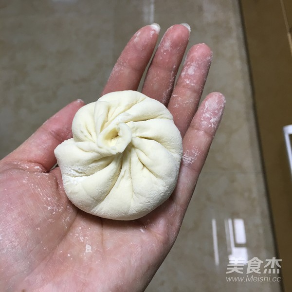 解饞的薺菜肉包子的做法-咸鮮味蒸菜譜