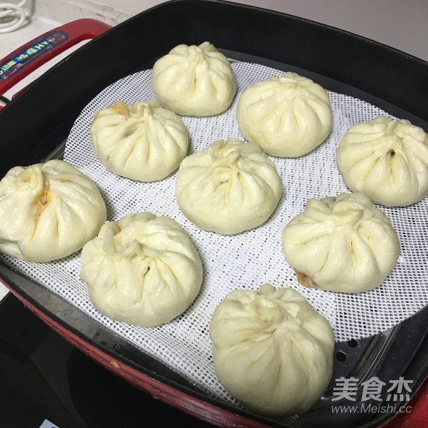 解饞的薺菜肉包子的做法-咸鮮味蒸菜譜