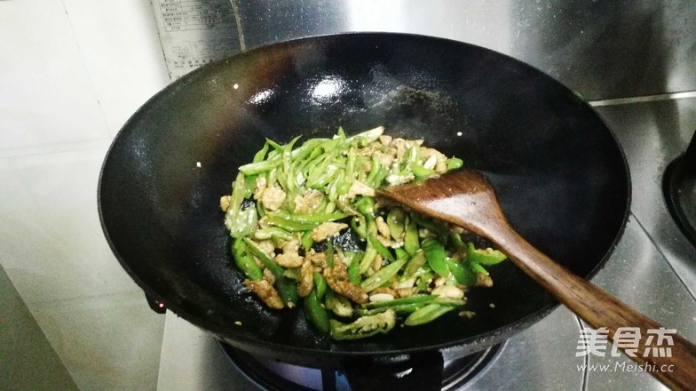 辣椒炒肉的做法-蒜香味炒菜譜-易網健康養生網 辣椒炒肉的做法-蒜香味炒菜譜