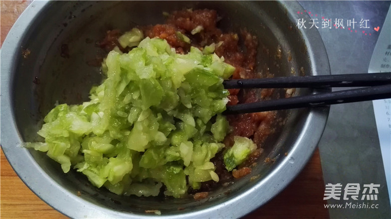 茄汁西葫蘆雞肉餅的做法-茄汁味煎菜譜-易網(wǎng)健康養(yǎng)生網(wǎng) 茄汁西葫蘆雞肉餅的做法-茄汁味煎菜譜