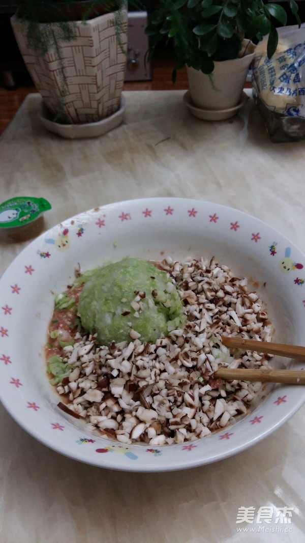 白菜香菇濃湯餃子的做法-咸鮮味煮菜譜-易網健康養生網 白菜香菇濃湯餃子的做法-咸鮮味煮菜譜