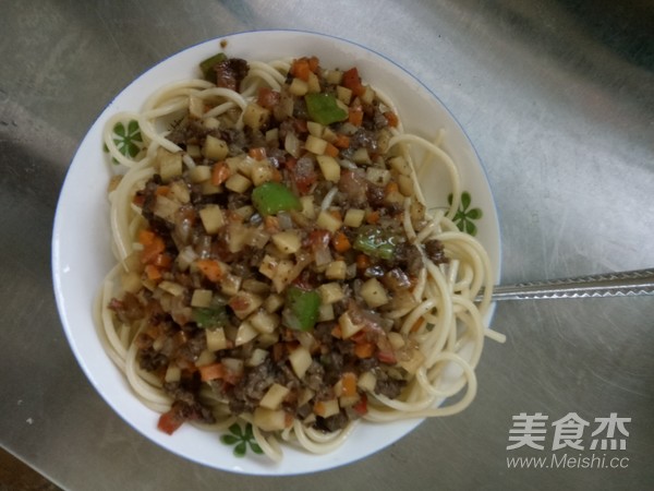 雜蔬牛肉醬意面的做法-黑椒味醬菜譜-易網(wǎng)健康養(yǎng)生網(wǎng) 雜蔬牛肉醬意面的做法-黑椒味醬菜譜