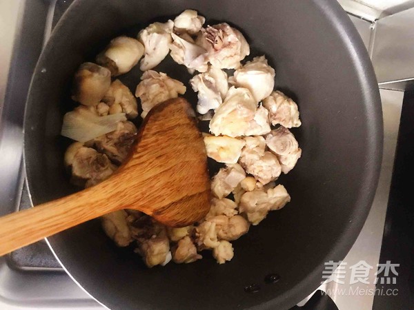 咖喱雞塊的做法-香辣味炒菜譜-易網健康養生網 咖喱雞塊的做法-香辣味炒菜譜