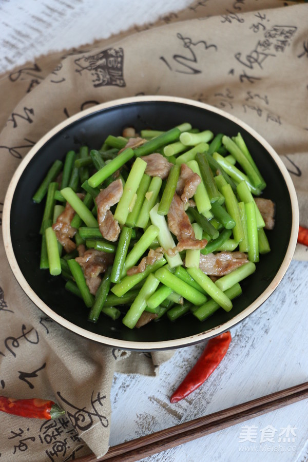 蒜薹小炒肉的做法-家常味炒菜譜