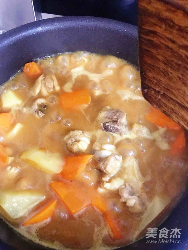 咖喱雞塊的做法-香辣味炒菜譜-易網健康養生網 咖喱雞塊的做法-香辣味炒菜譜