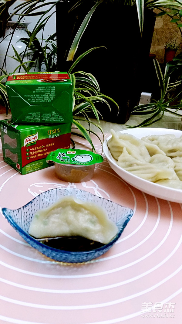 白菜香菇濃湯餃子的做法-咸鮮味煮菜譜-易網健康養生網 白菜香菇濃湯餃子的做法-咸鮮味煮菜譜