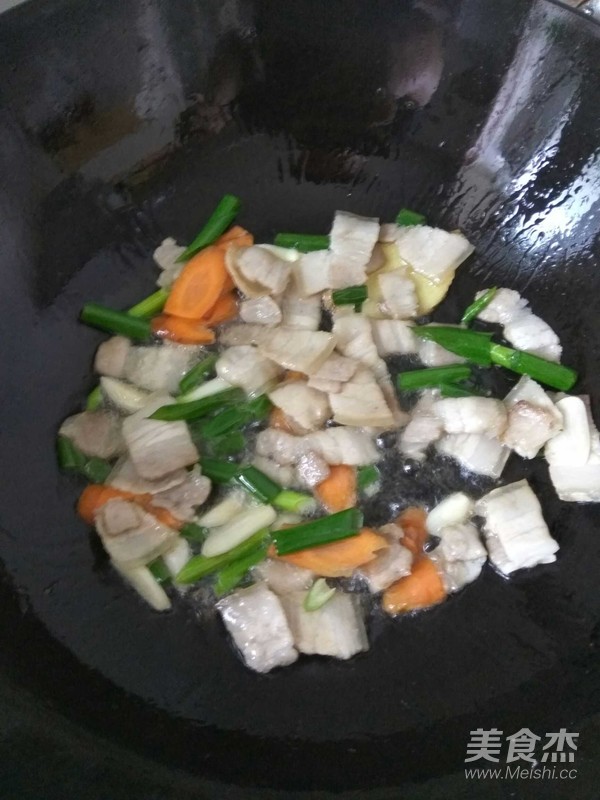 肉炒有機(jī)菜花的做法-家常味炒菜譜